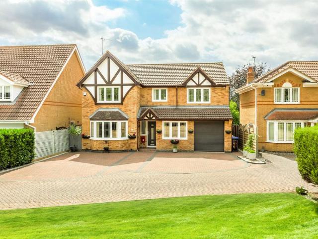 4 bedroom detached house for sale