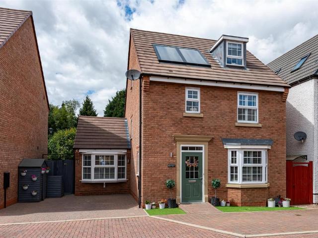 4 bedroom detached house for sale