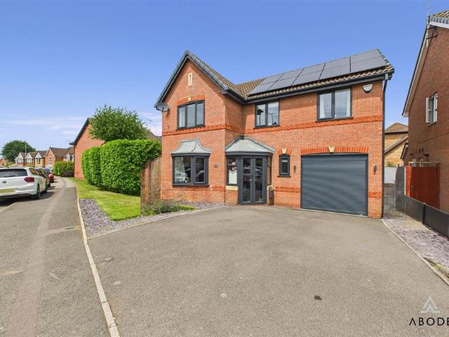 4 bedroom detached house for sale