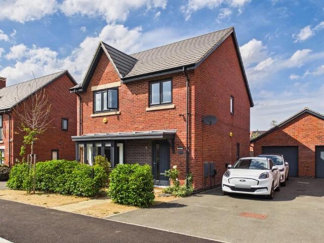 4 bedroom detached house for sale