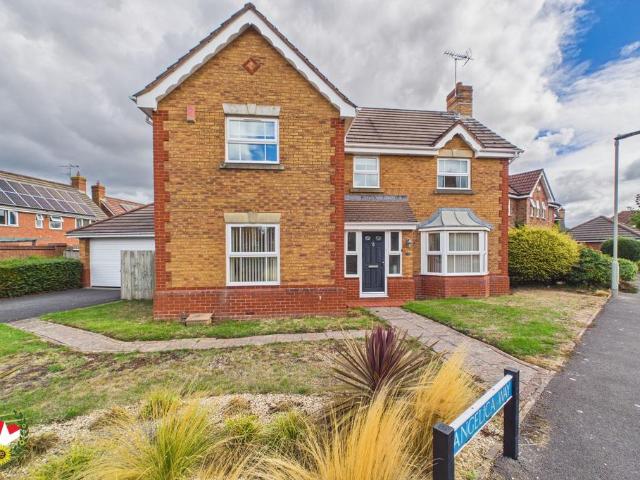4 bedroom detached house for sale