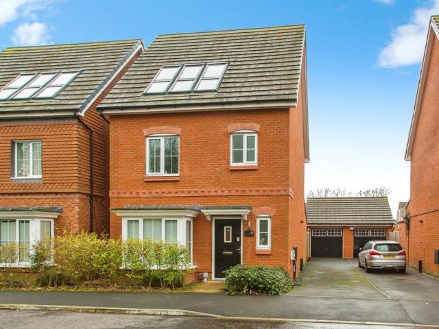 4 bedroom detached house for sale