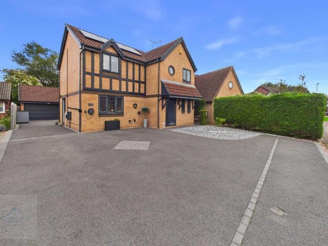 4 bedroom detached house for sale
