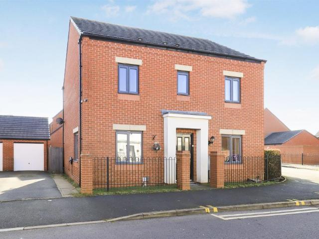4 bedroom detached house for sale