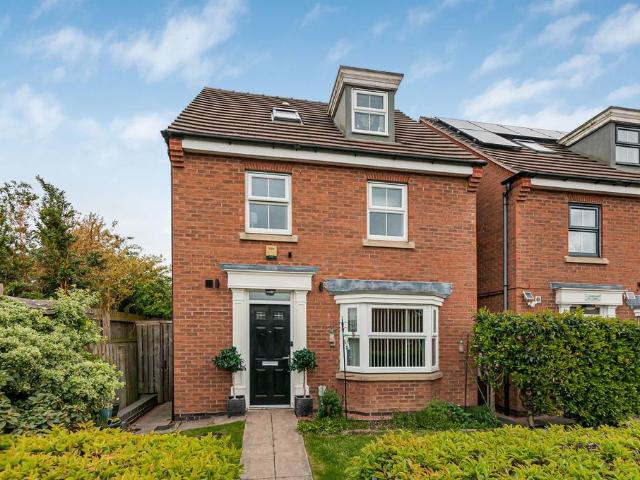 4 bedroom detached house for sale