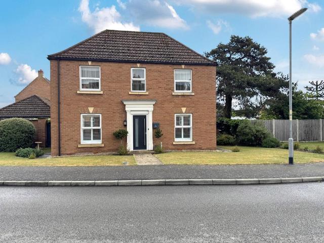 4 bedroom detached house for sale
