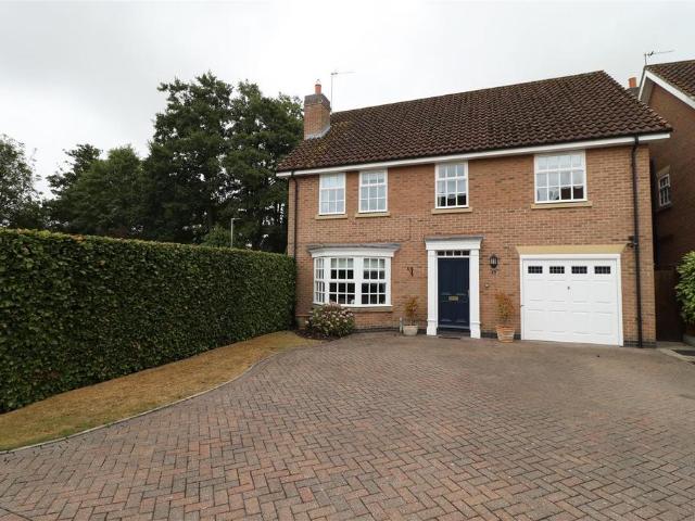 4 bedroom detached house for sale