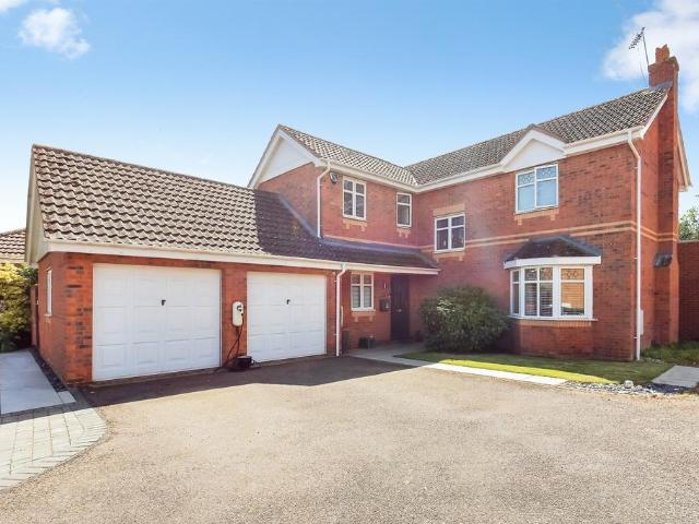 4 bedroom detached house for sale