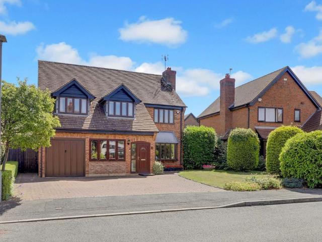 4 bedroom detached house for sale