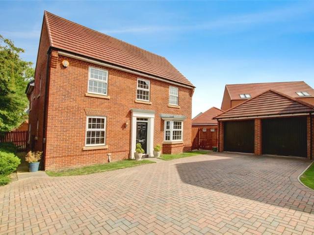 4 bedroom detached house for sale