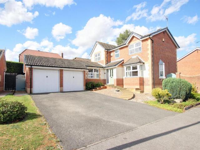 4 bedroom detached house for sale