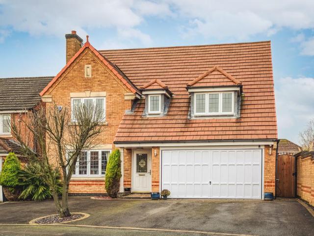 4 bedroom detached house for sale