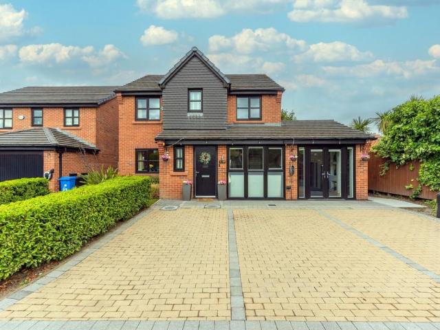 4 bedroom detached house for sale