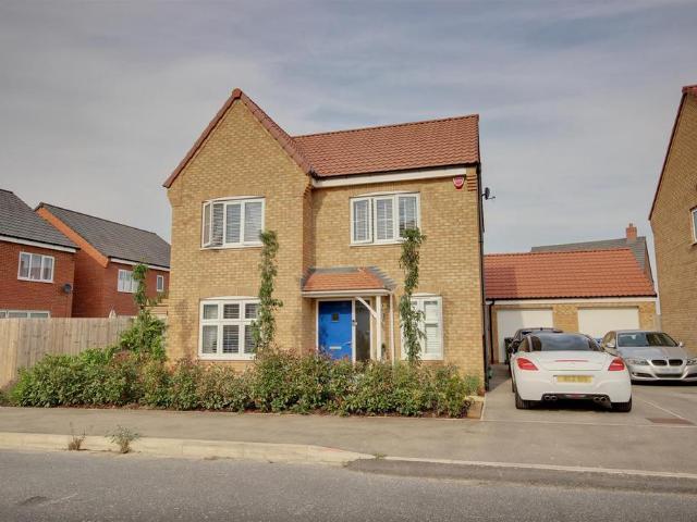 4 bedroom detached house for sale