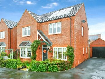 4 bedroom detached house for sale