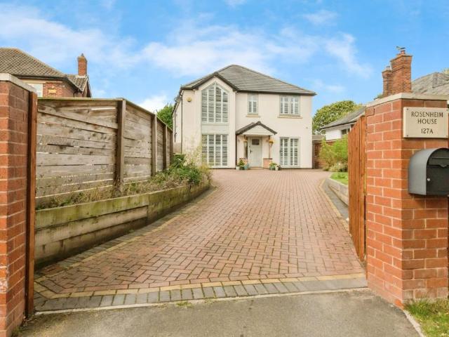 4 bedroom detached house for sale