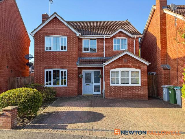 4 bedroom detached house for sale