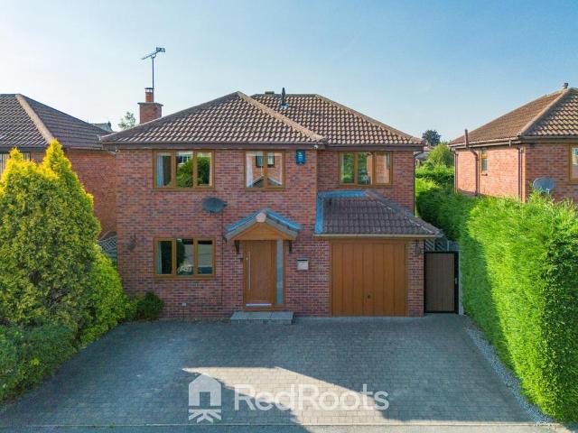 4 bedroom detached house for sale
