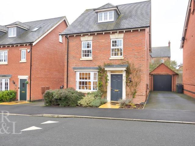 4 bedroom detached house for sale