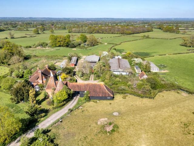 6 bedroom detached house for sale