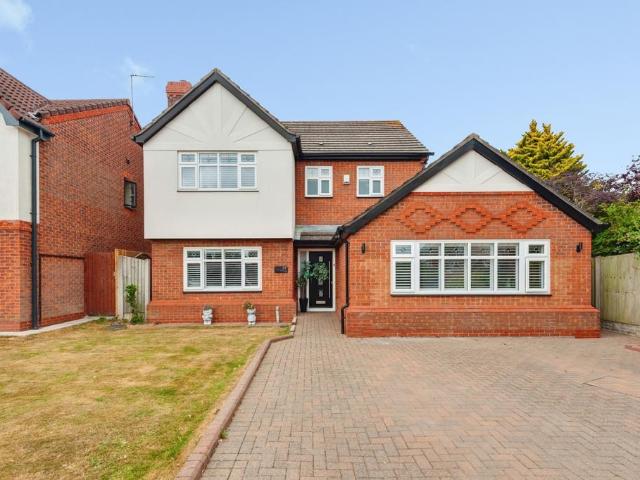 4 bedroom detached house for sale