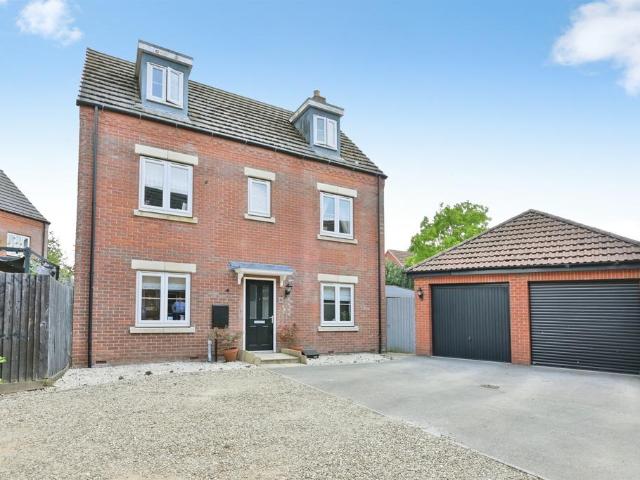 4 bedroom detached house for sale