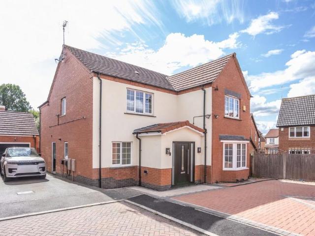 4 bedroom detached house for sale