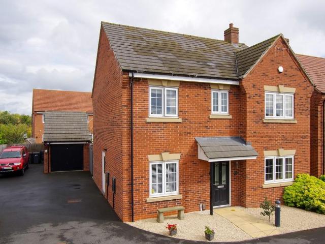 4 bedroom detached house for sale