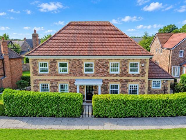 4 bedroom detached house for sale