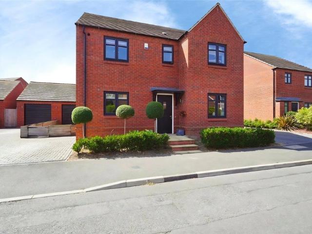 4 bedroom detached house for sale