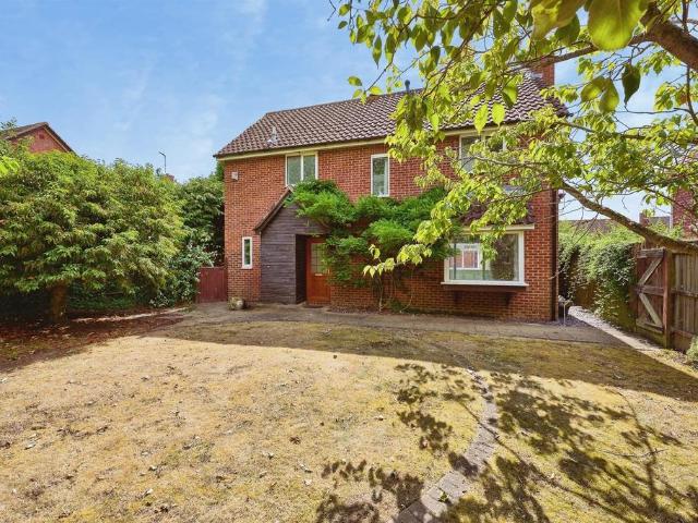 4 bedroom detached house for sale