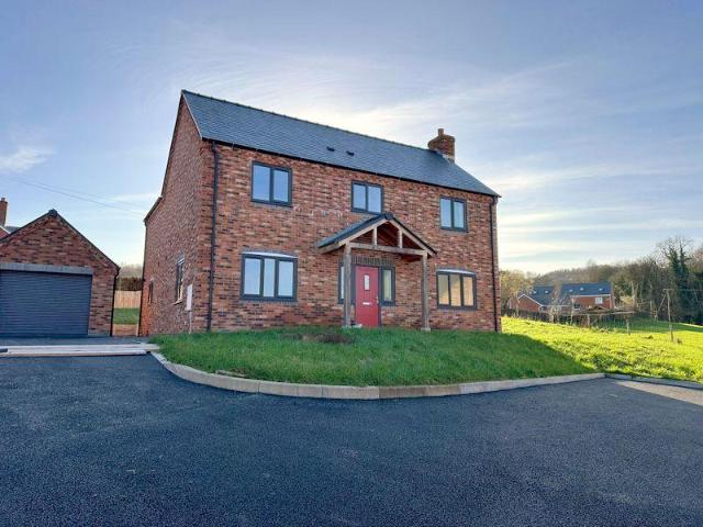 4 bedroom detached house for sale