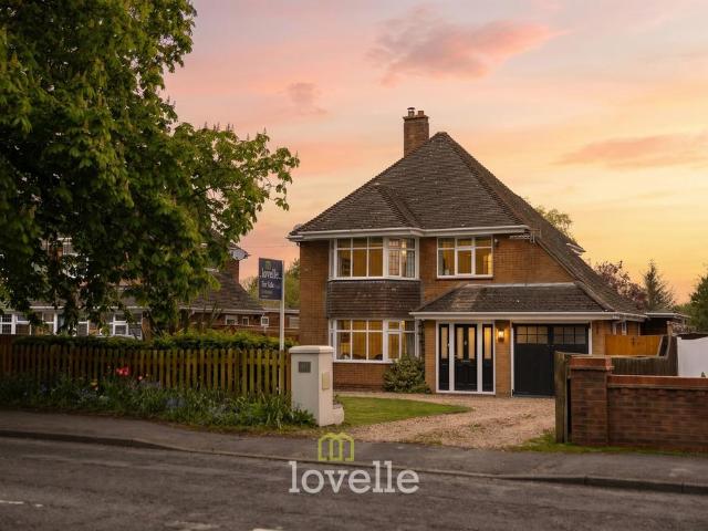 4 bedroom detached house for sale