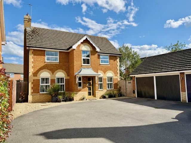 4 bedroom detached house for sale