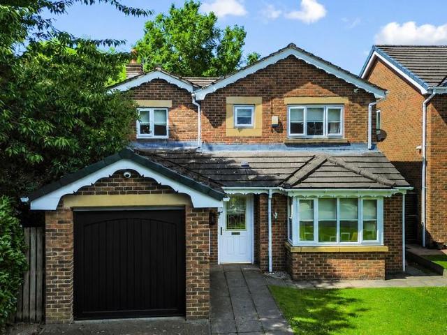4 bedroom detached house for sale