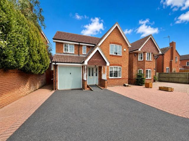 4 bedroom detached house for sale