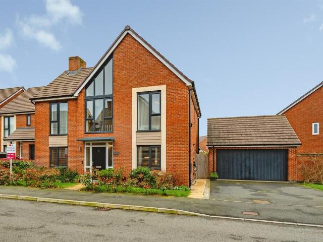 4 bedroom detached house for sale