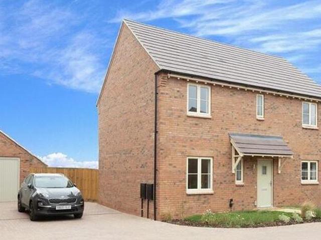 4 Bedroom Detached House For Sale In Clifton upon dunsmore, Rugby
