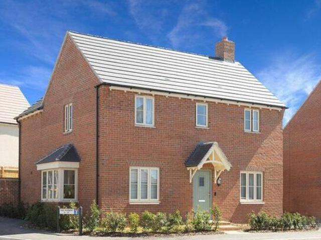 4 Bedroom Detached House For Sale In Clifton upon dunsmore, Rugby