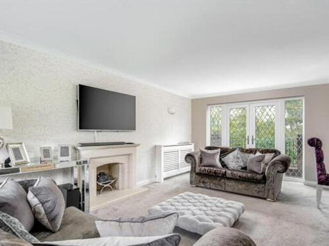 4 Bedroom Detached House For Sale In Crawley, West Sussex