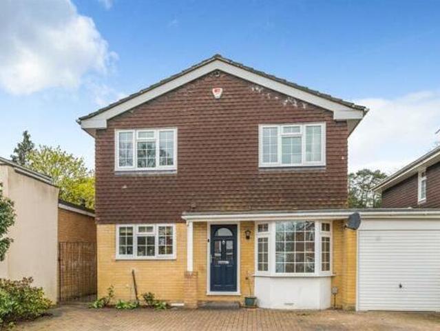 4 Bedroom Detached House For Sale In Crowthorne, Berkshire