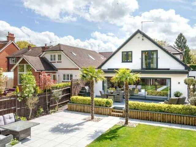 4 Bedroom Detached House For Sale In Crowthorne, Berkshire