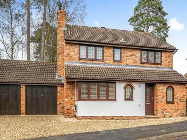 4 Bedroom Detached House For Sale In Crowthorne, Berkshire