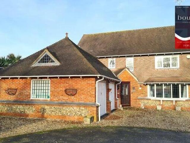 4 Bedroom Detached House For Sale In Andover, Hampshire