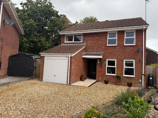 4 bedroom detached house for sale in Bosworth Road, Grange Park, Swindon, SN5
