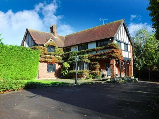 4 Bedroom Detached House For Sale In Bushey