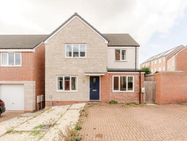 4 bedroom detached house for sale in Dening Gardens, Speedwell, BS5