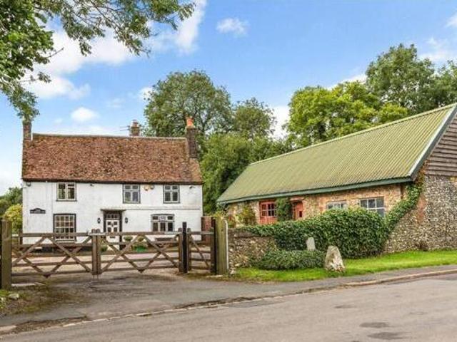 4 Bedroom Detached House For Sale In Dunstable, Bedfordshire