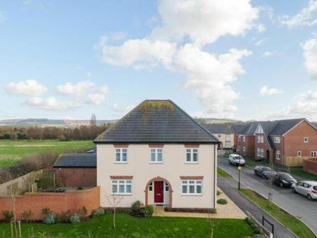 4 Bedroom Detached House For Sale In Dursley, Gloucestershire