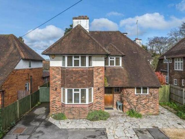 4 Bedroom Detached House For Sale In Farnham